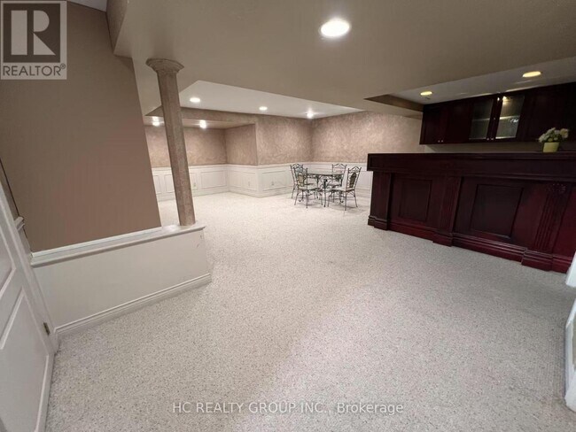 Photo du bâtiment - 121 Kirkbride Crescent