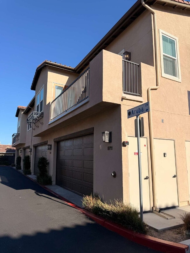 Building Photo - $4,100 - 3 Bed/ 3 Bath Modern Townhome in Santee