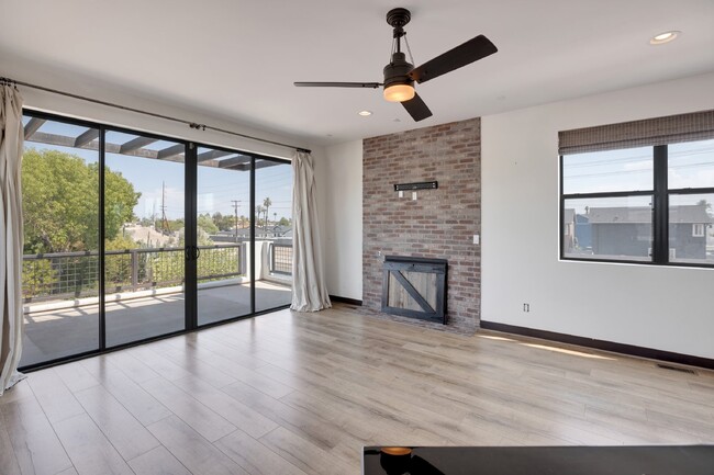 Building Photo - Central Phoenix newer home rental now avai...