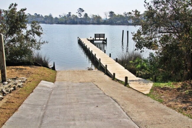 Foto del edificio - 607 Riva Ridge Rd