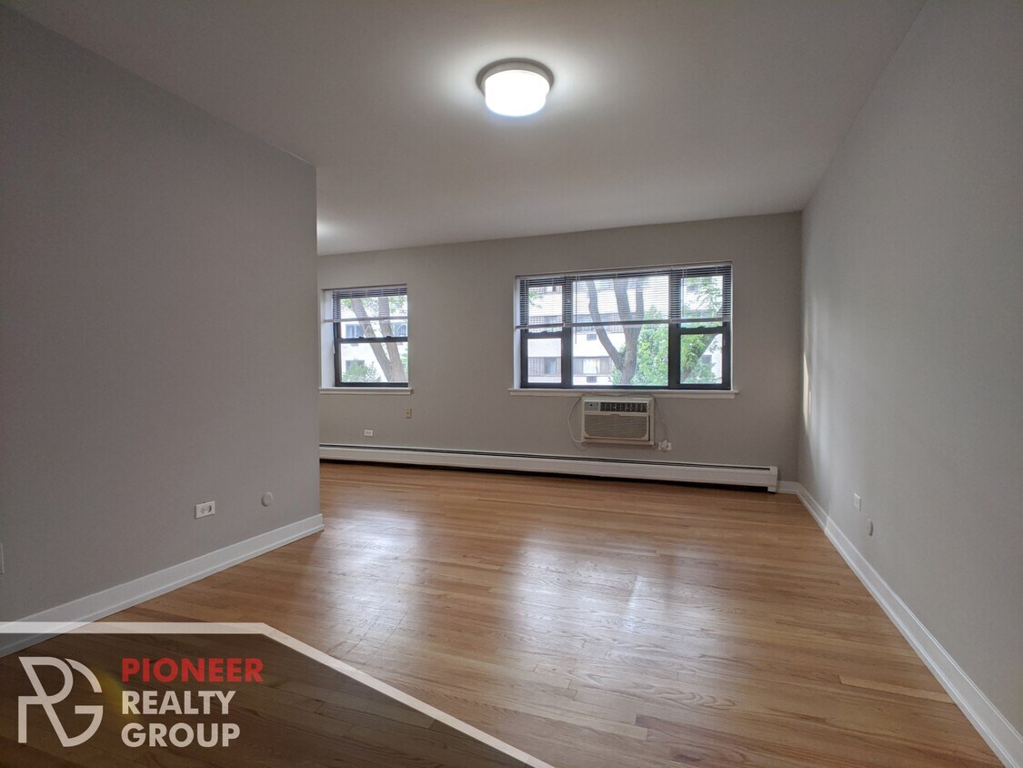 Foto principal - 524 W Oakdale Ave