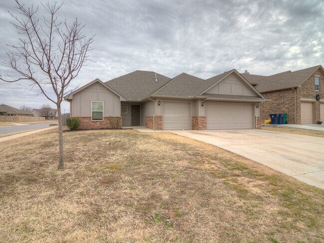 Building Photo - Great 4 Bed Home!