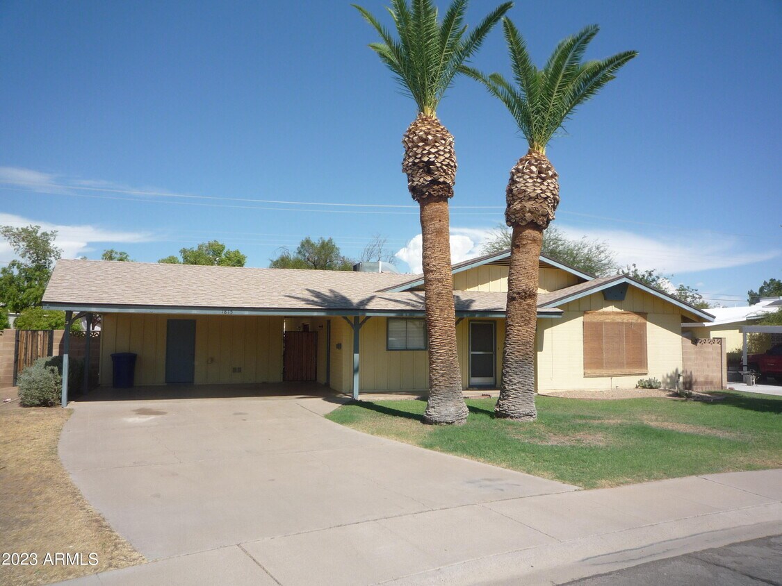 Primary Photo - 1815 N Daffodil St