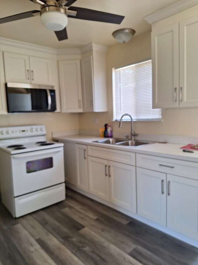 Cocina - 6931 N El Dorado St