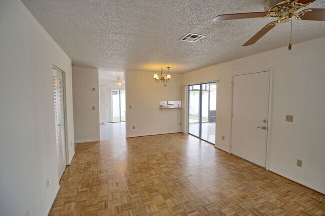Foto del edificio - 2756 Lakefern Avenue