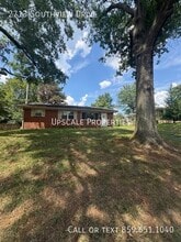 Building Photo - 2713 Southview Dr