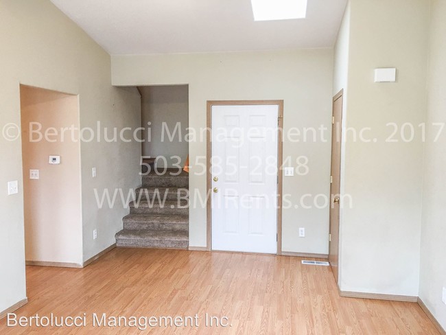 Building Photo - Tu Properties