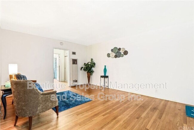 Foto del edificio - 1023 E 1st St