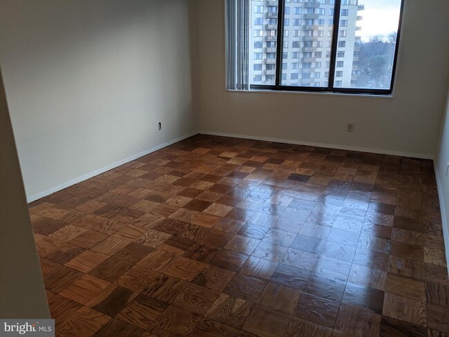 Foto del edificio - 5225 Pooks Hill Rd