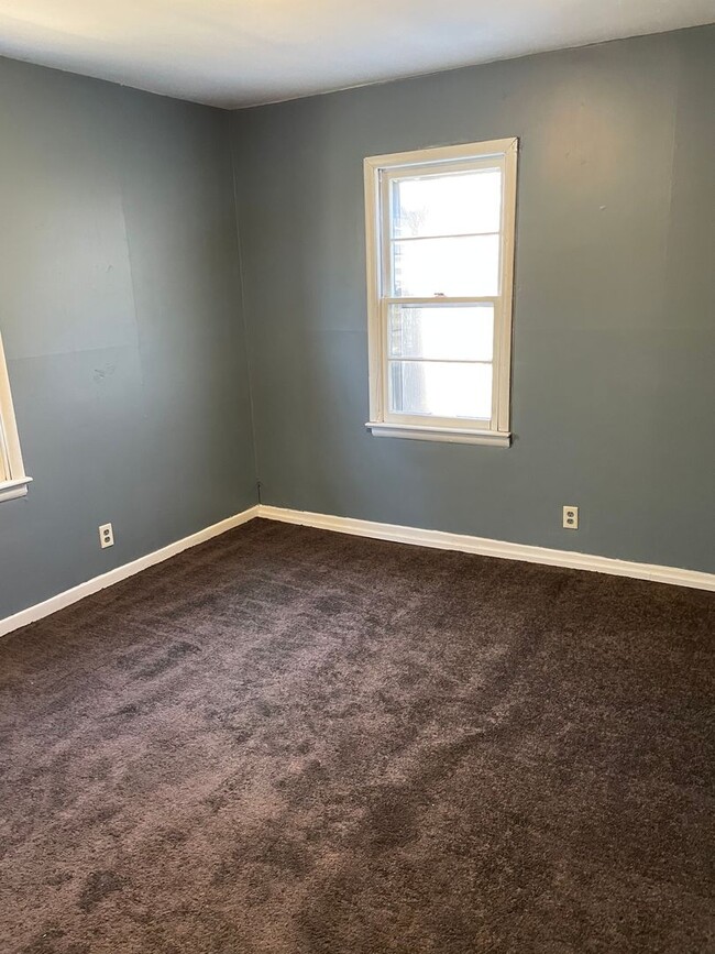 Building Photo - 2 BEDROOM 1 BATHROOM HOUSE FOR RENT