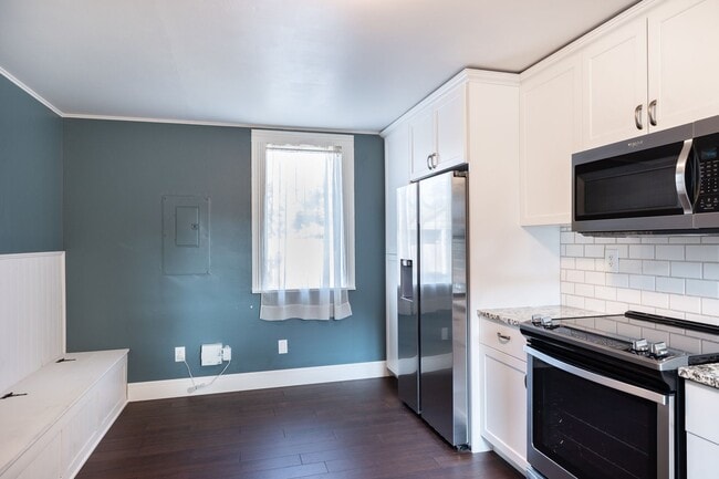Building Photo - Cute Downtown 2 Bedroom House with Garage & Fenced Yard - Dogs Welcome