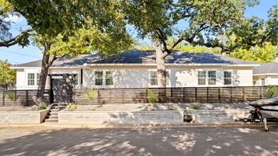 Building Photo - 1810 Palma Plaza