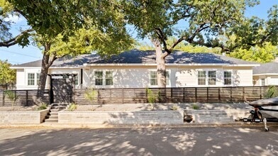 Building Photo - 1810 Palma Plaza