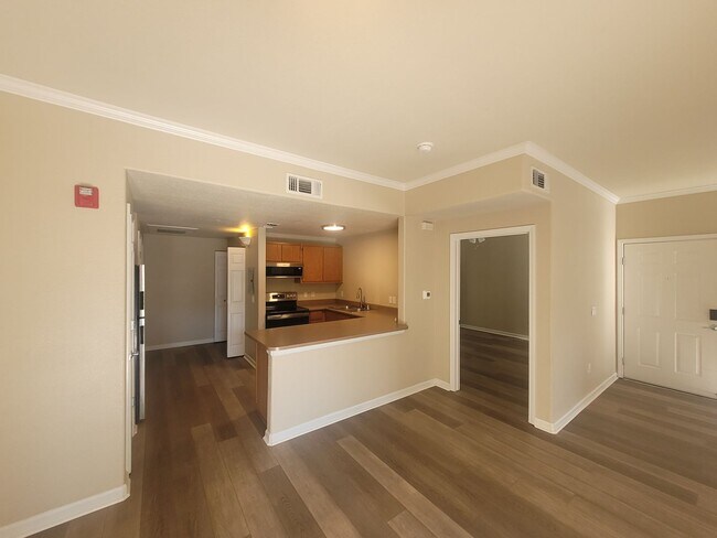 Foto del edificio - 10001 Woodcreek Oaks Blvd