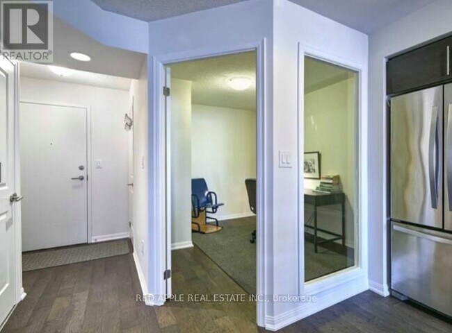 Photo du bâtiment - 400 Adelaide St E