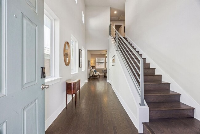 Foto del edificio - Modern 3-Bed, 2.5-Bath Home with Fenced Ya...