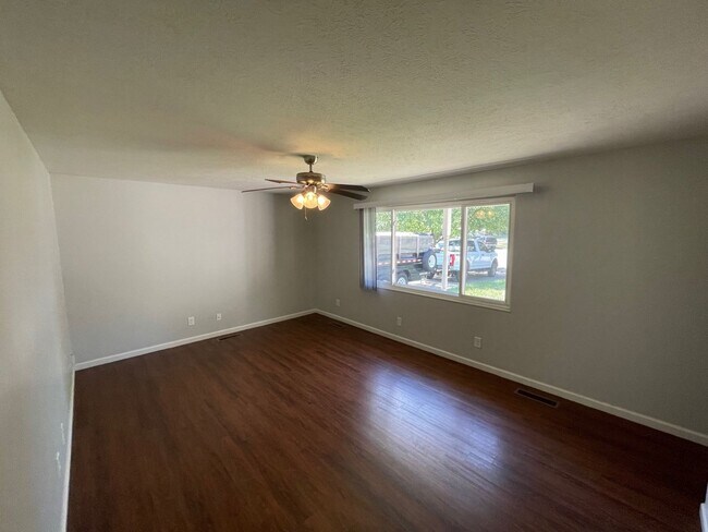 Foto del edificio - Remodeled Three Bedroom