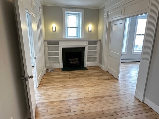 Building Photo - Brand New Spotless Luxury Building! Ht and...