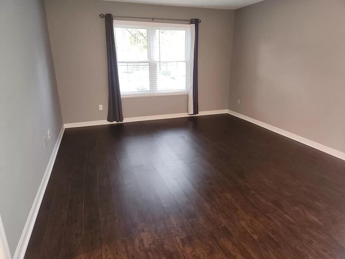 Foto principal - 3021 Stratford Ct