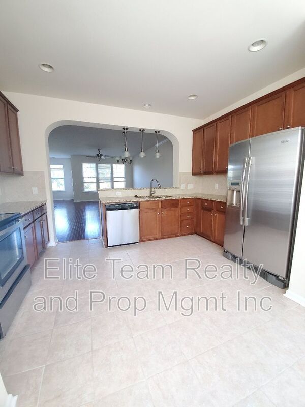 Photo - 11190 Bridgewater Dr Townhome