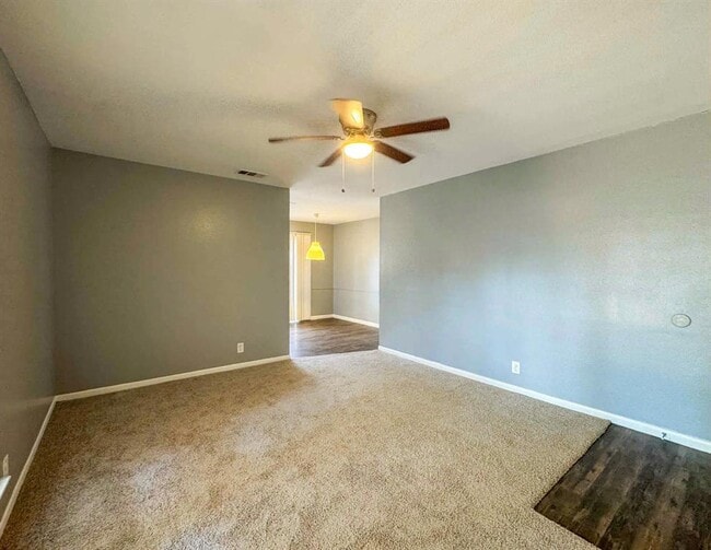 Building Photo - 1010 N Meadows Dr