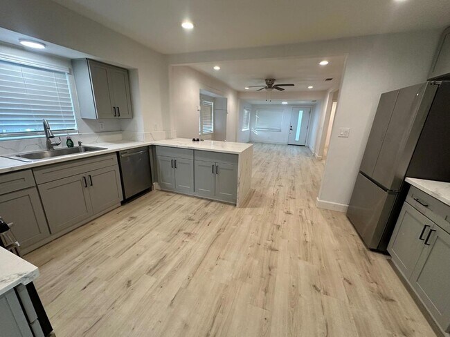 Foto del edificio - 210 Clinton Ave