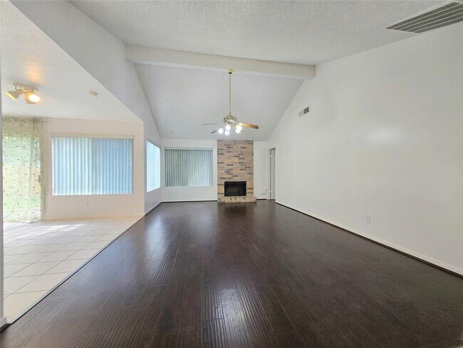 Foto del edificio - 2922 Whetrock Ln