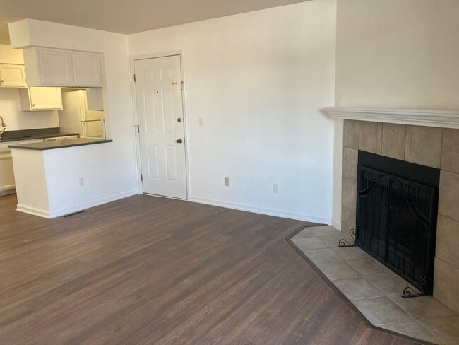 Building Photo - 4676 White Rock Cir