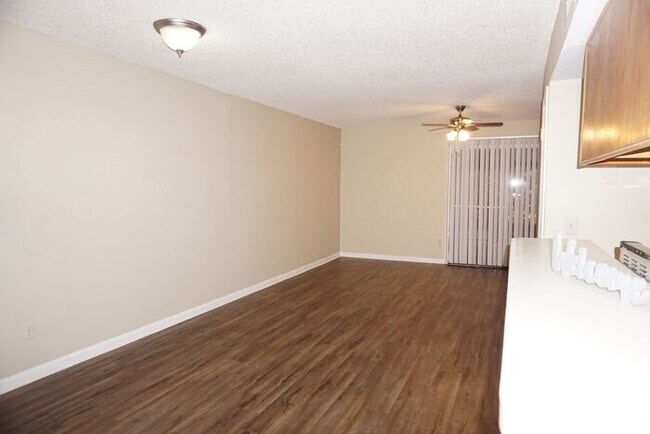 Foto del edificio - 3/2 townhome on Westside Near NAS