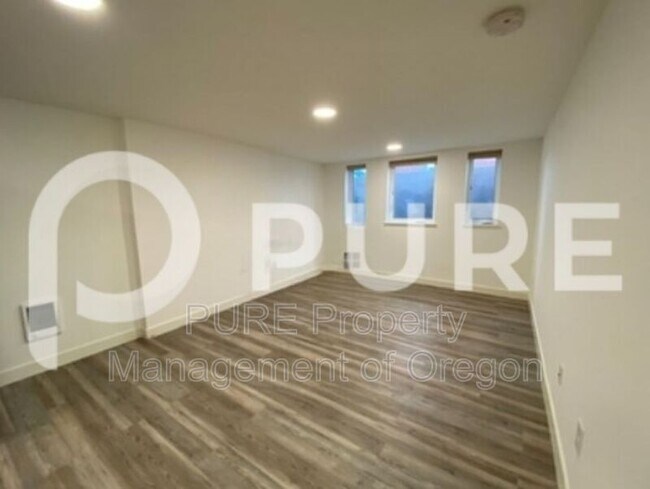 Building Photo - 3552 NE Killingsworth St