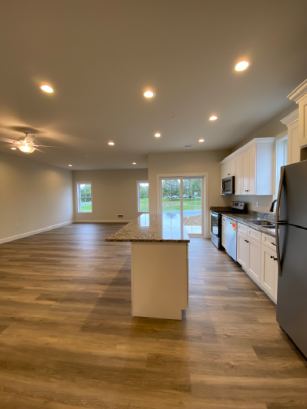 Building Photo - 327 White Oak Rd