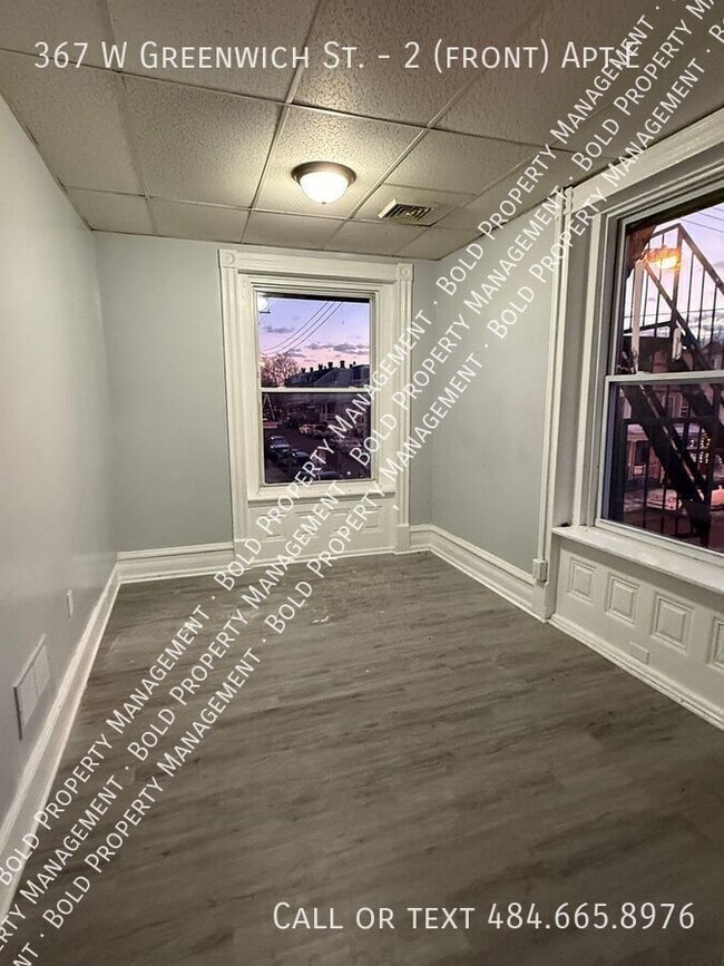 Foto del edificio - 367 W Greenwich St