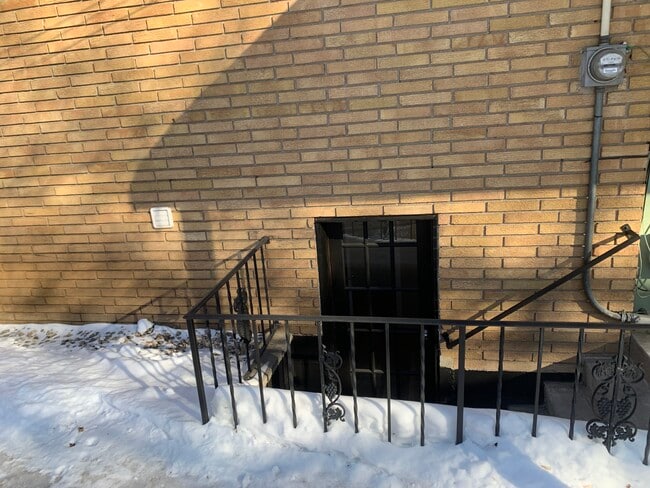 Parking right next to entry - 2541 Bittersweet Ln