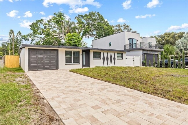 Building Photo - 2134 Catalina Dr