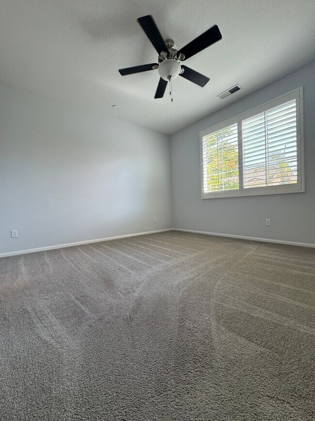 Foto del edificio - 1460 Mockingbird Ct