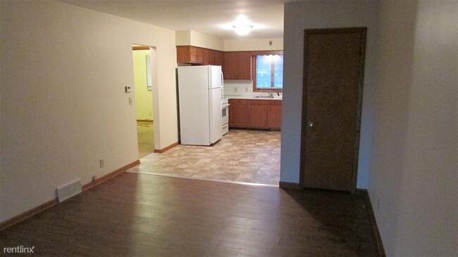 Building Photo - 3 br, 1 bath Duplex - Wilson 4261