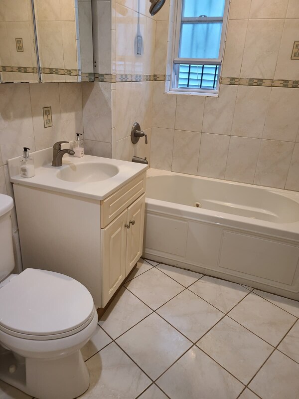 Foto del edificio - 1033 E 217th St