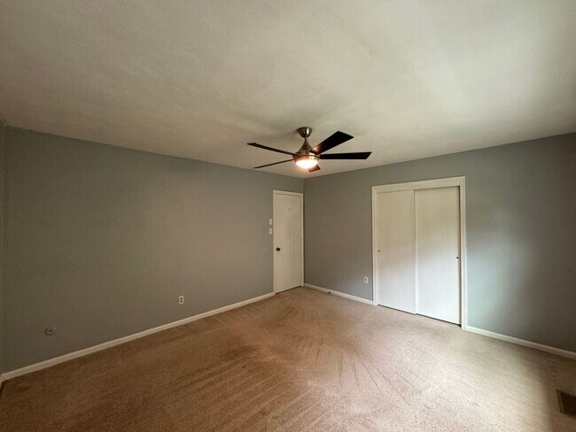 Building Photo - Welcome to this charming 3 bedroom "ASK AB...