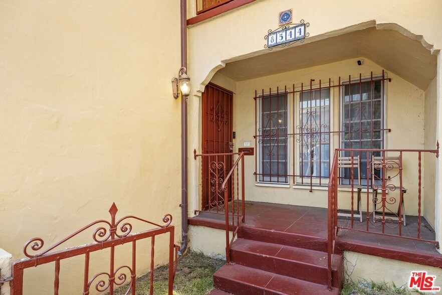 Foto del edificio - 8544 Saturn St