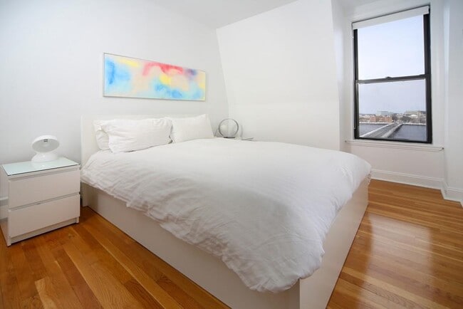 Bedroom with Charles River and City views - 483 Beacon St