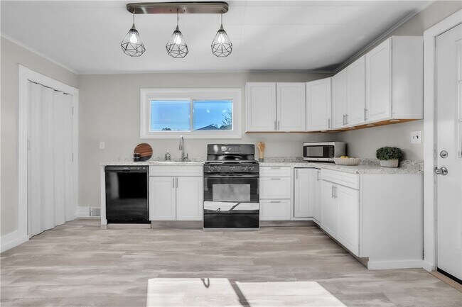 Foto del edificio - 1229 McKee Rd