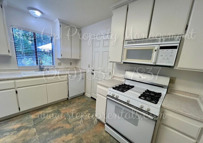 Foto del edificio - 494 Snell St