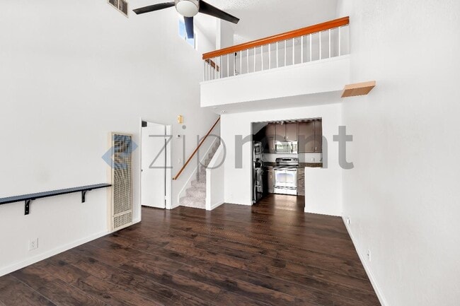 Building Photo - Unit 117