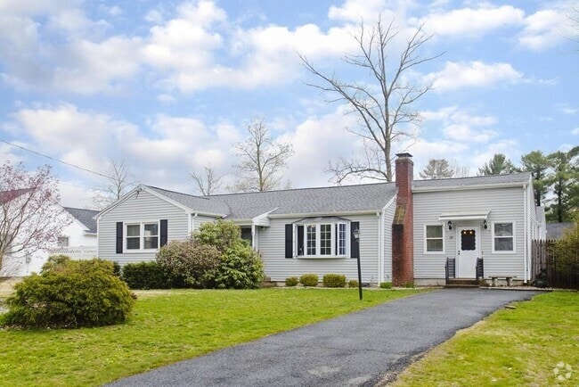 Building Photo - 130 Woodcrest Rd