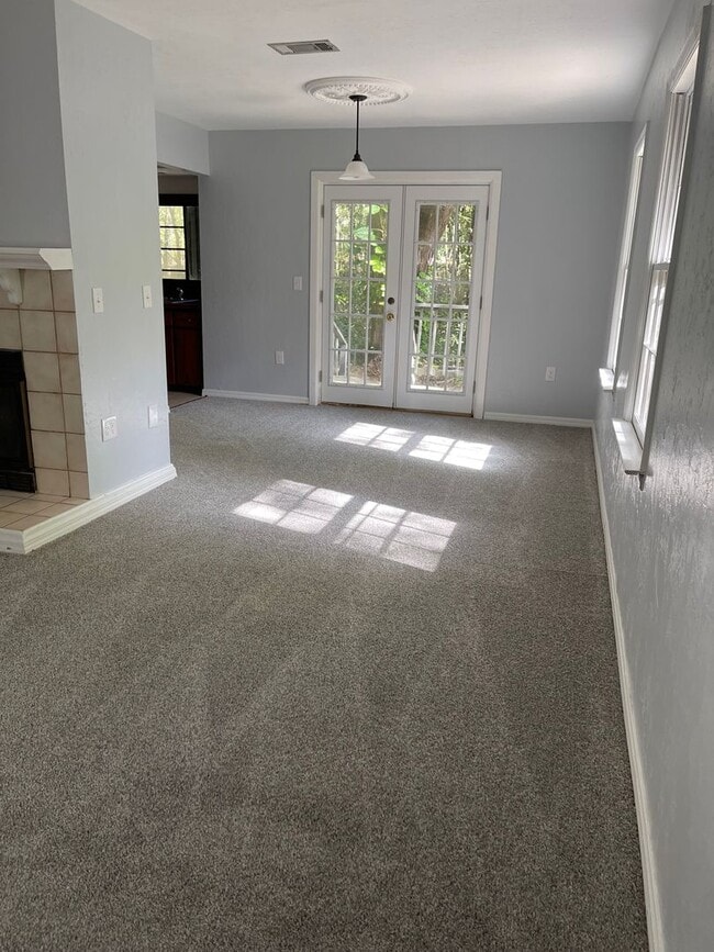 Foto del edificio - Spacious 2/2 with 2 Car Garage and W/D Hoo...