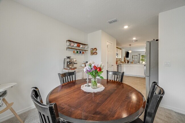Building Photo - Bright & Spacious 3 Bedroom, 2 Bathroom Home with 2-Car Garage