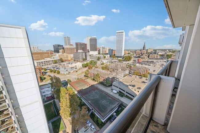 Foto del edificio - 410 W 7th St