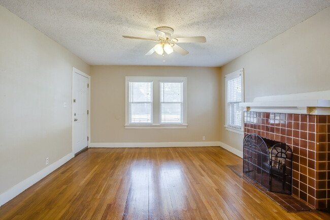 Foto del edificio - Pre-leasing for July!