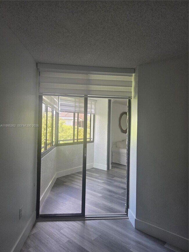 Foto del edificio - 8365 SW 152nd Ave