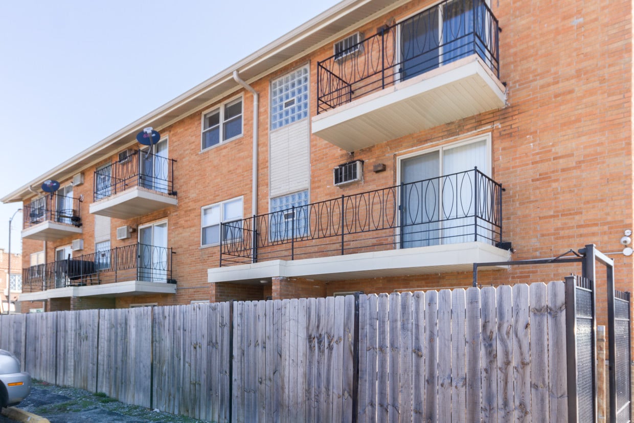 2747 W 59th St, Chicago, IL 60629 Apartments in Chicago, IL